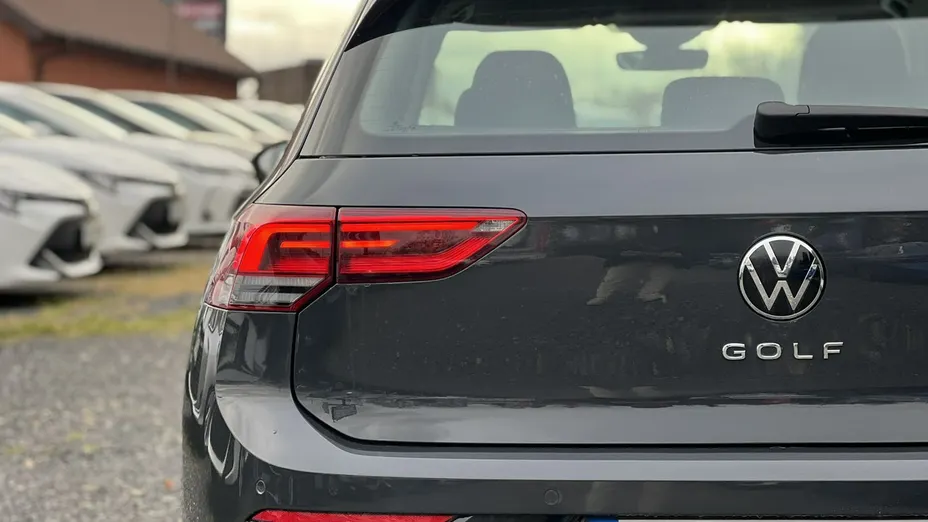 VOLKSWAGEN Golf -