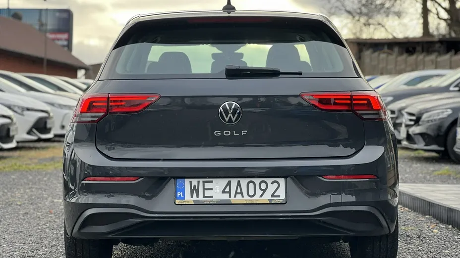 VOLKSWAGEN Golf -