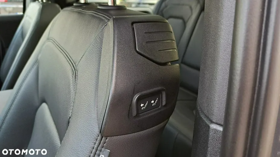 LAND ROVER Defender -