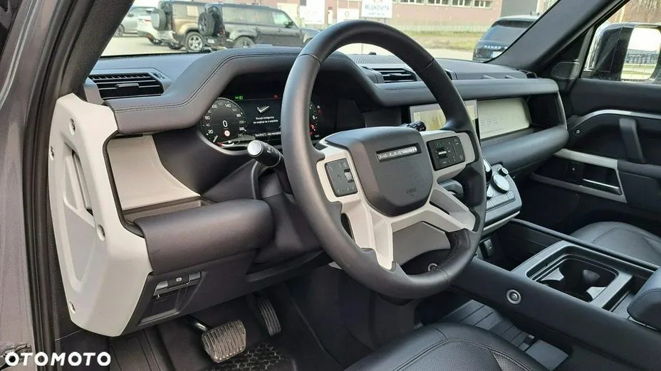 LAND ROVER Defender -