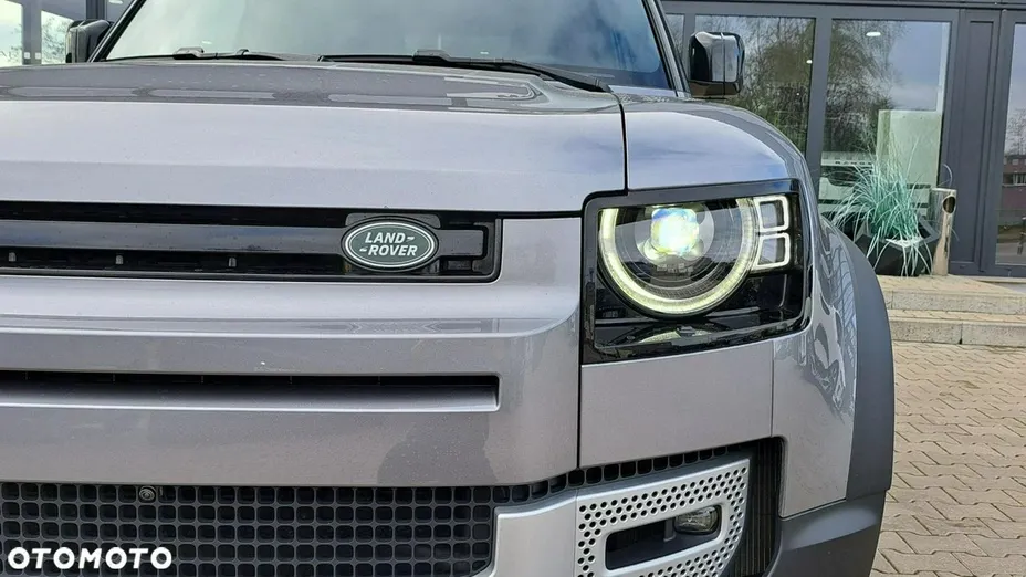 LAND ROVER Defender -