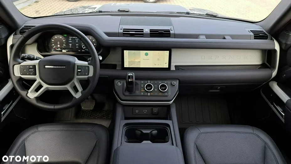LAND ROVER Defender -