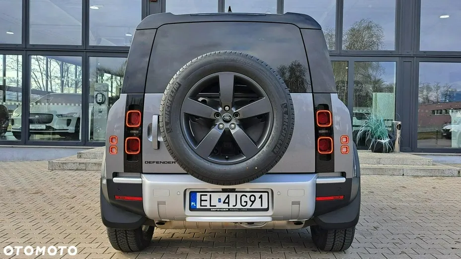 LAND ROVER Defender -