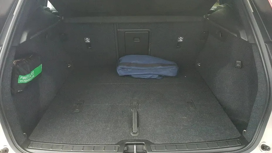 VOLVO XC40 -