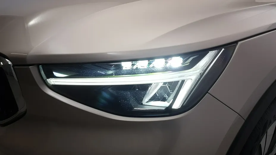 VOLVO XC40 -