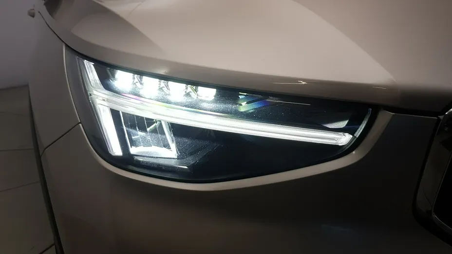 VOLVO XC40 -