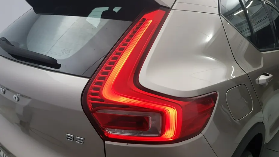 VOLVO XC40 -