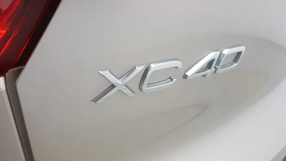 VOLVO XC40 -