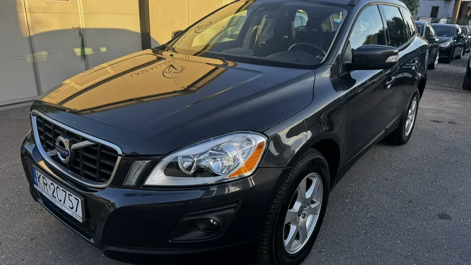 VOLVO XC60 -