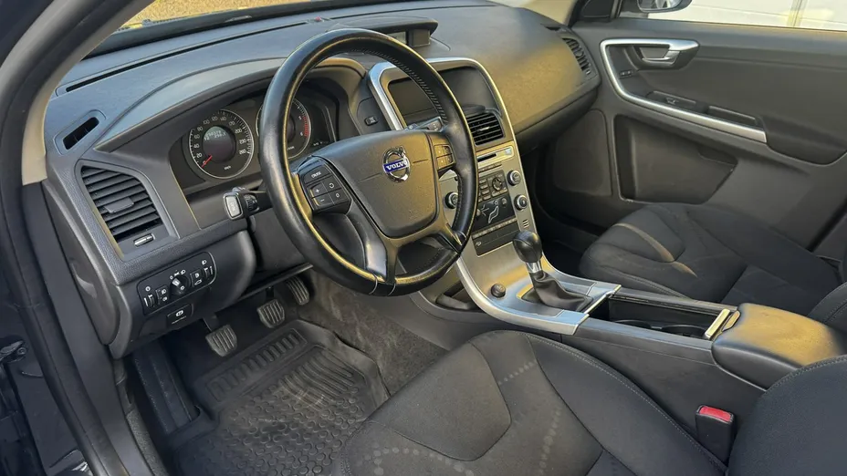 VOLVO XC60 -
