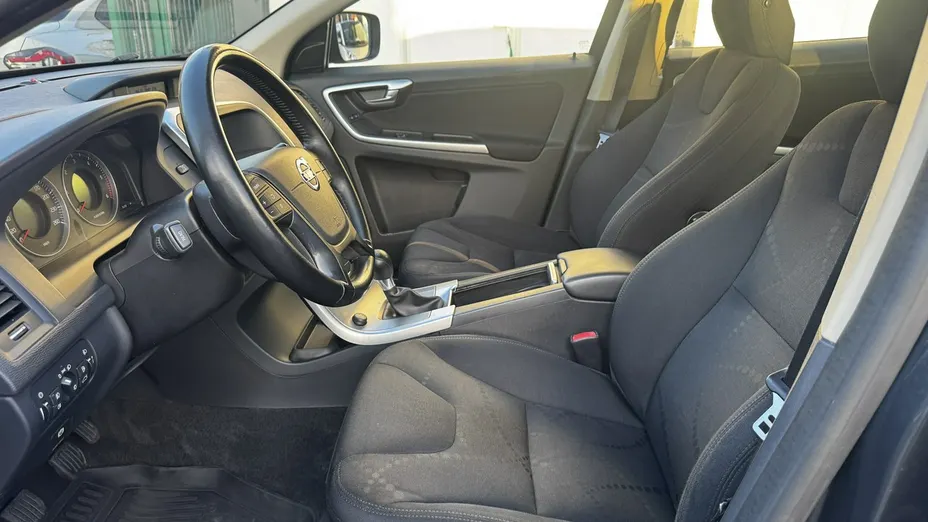 VOLVO XC60 -