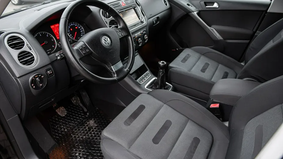 VOLKSWAGEN Tiguan -