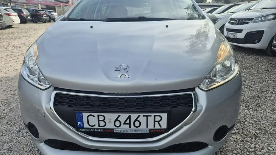 PEUGEOT 208 -