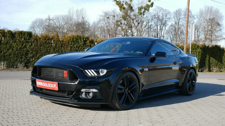 FORD Mustang -