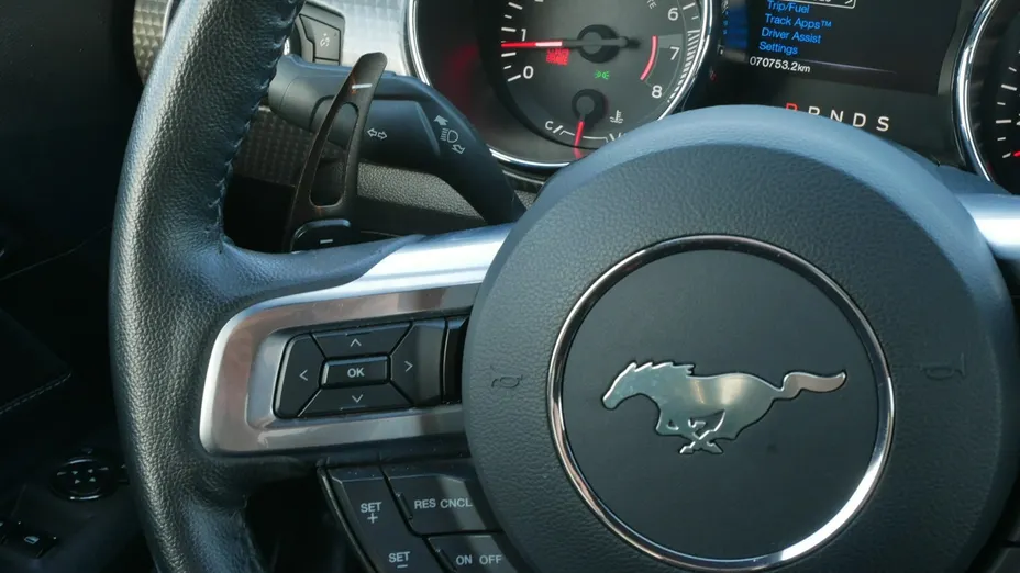 FORD Mustang -