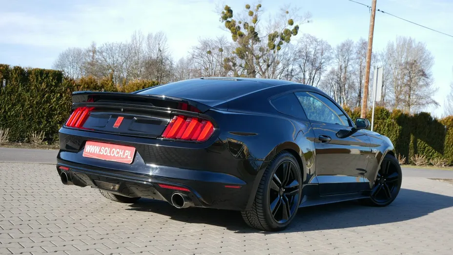 FORD Mustang -