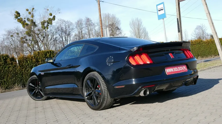 FORD Mustang -