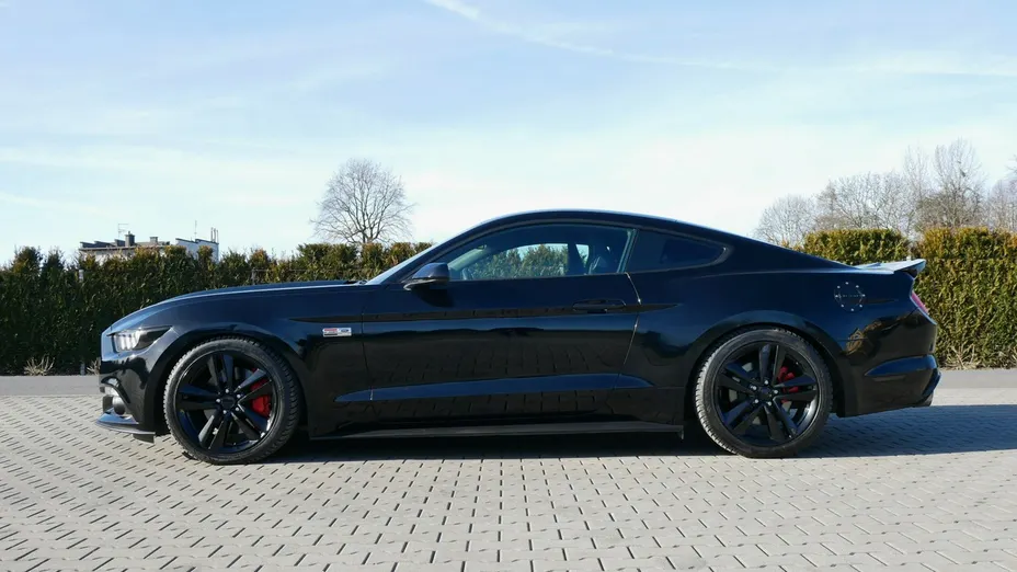 FORD Mustang -
