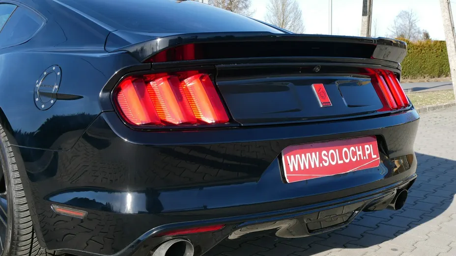 FORD Mustang -