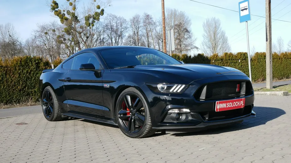 FORD Mustang -