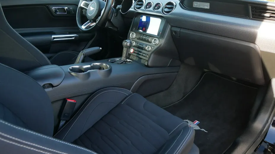 FORD Mustang -