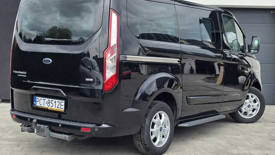 FORD Tourneo Custom -