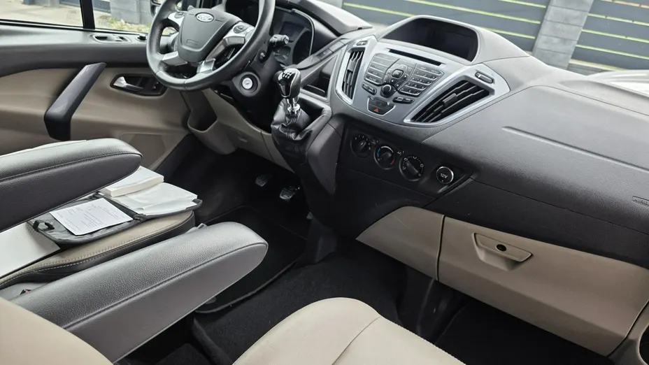 FORD Tourneo Custom -