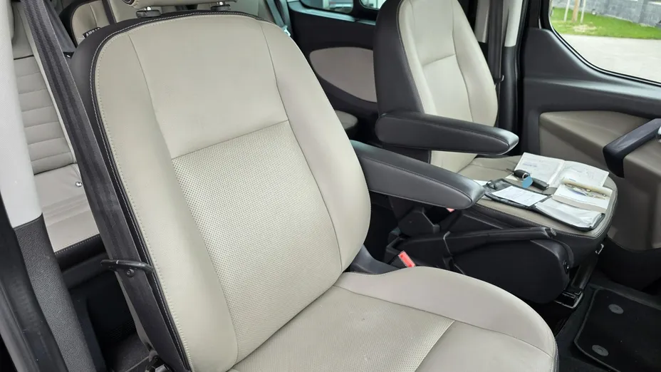 FORD Tourneo Custom -