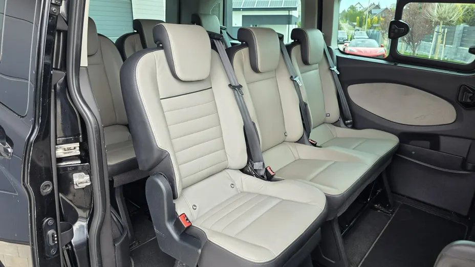 FORD Tourneo Custom -