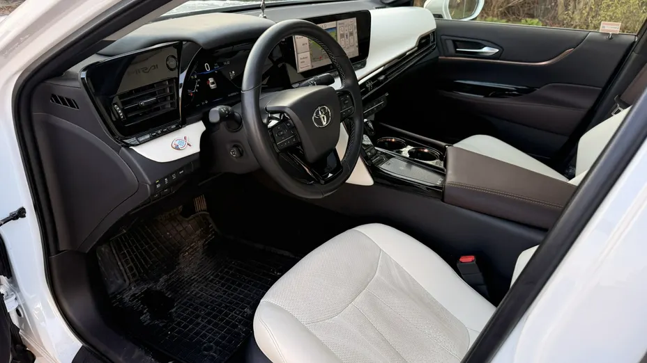 TOYOTA Mirai -