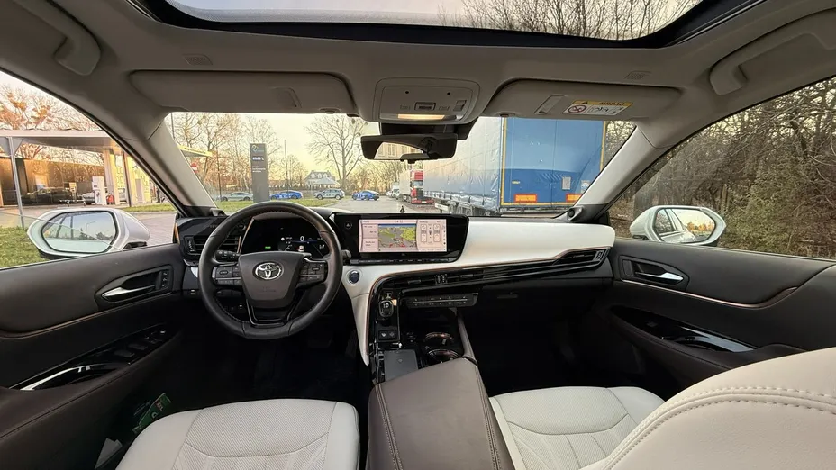 TOYOTA Mirai -