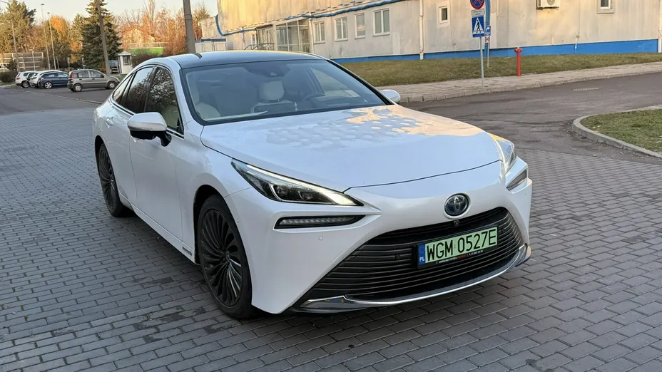 TOYOTA Mirai -