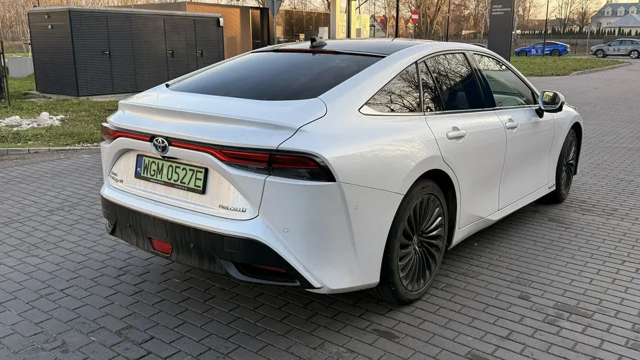 TOYOTA Mirai -