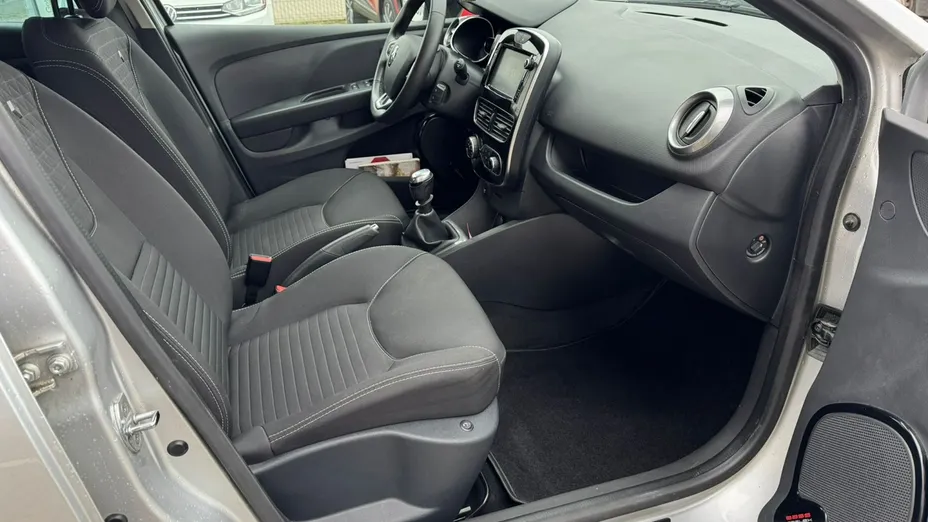 RENAULT Clio -
