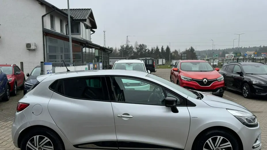 RENAULT Clio -