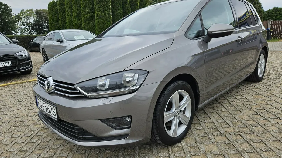 VOLKSWAGEN Golf Sportsvan -