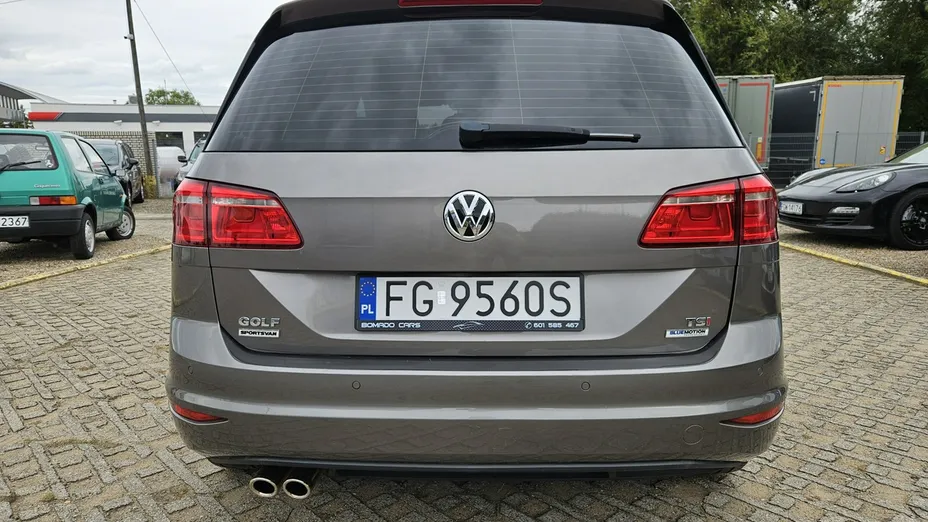 VOLKSWAGEN Golf Sportsvan -