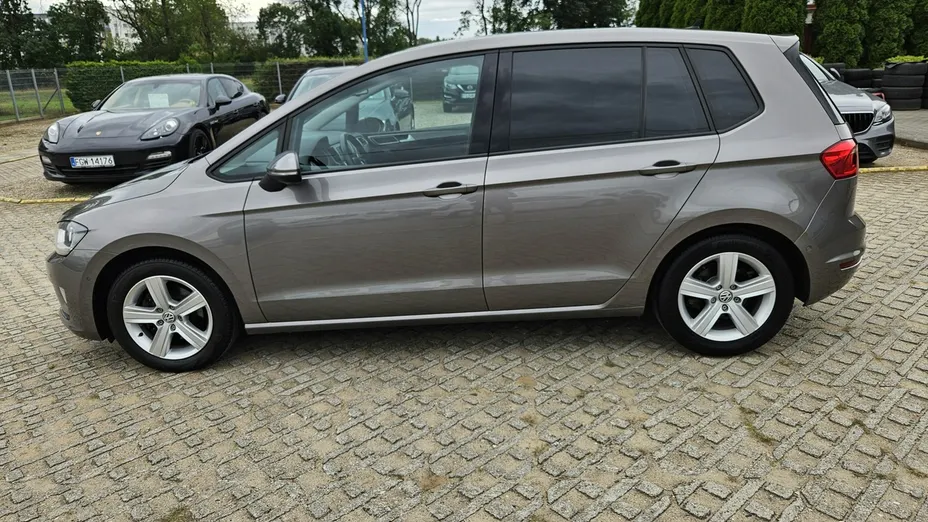 VOLKSWAGEN Golf Sportsvan -