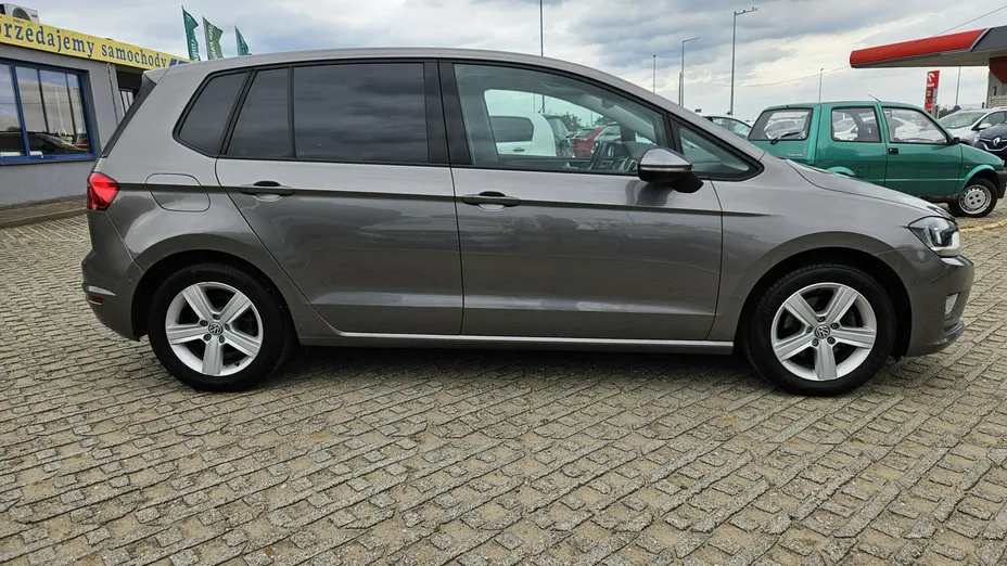 VOLKSWAGEN Golf Sportsvan -
