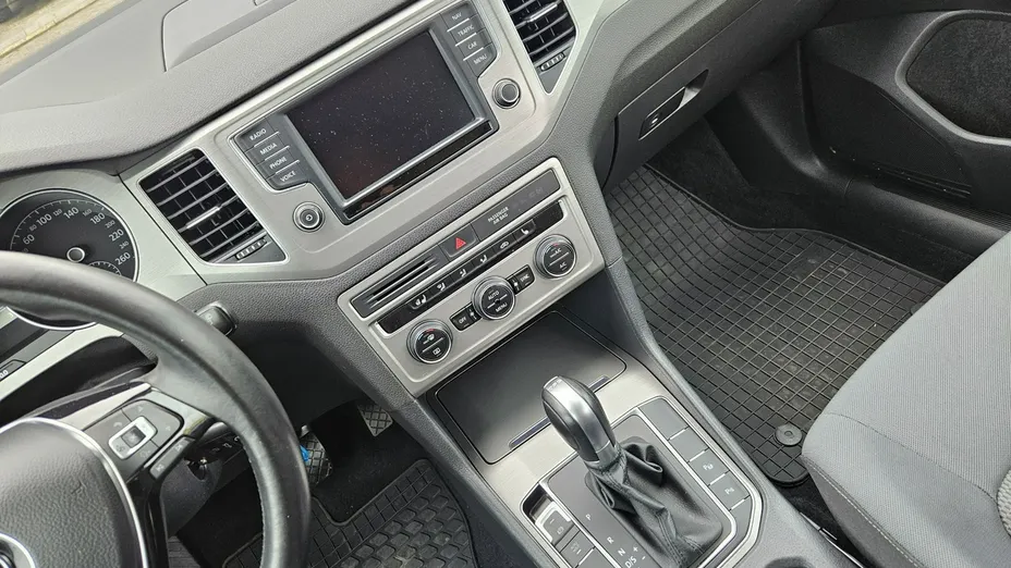 VOLKSWAGEN Golf Sportsvan -