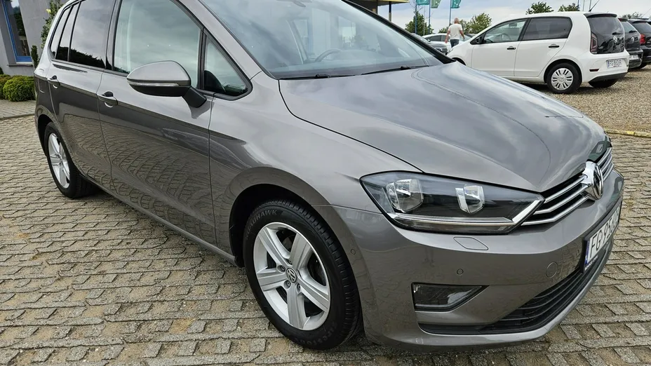 VOLKSWAGEN Golf Sportsvan -