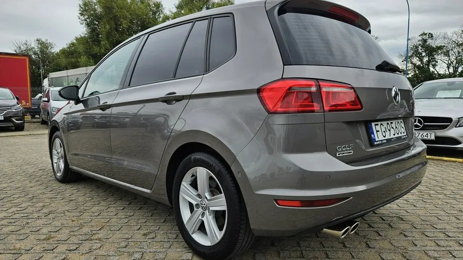 VOLKSWAGEN Golf Sportsvan -
