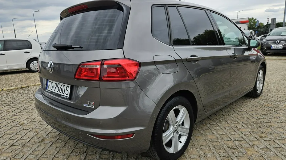 VOLKSWAGEN Golf Sportsvan -