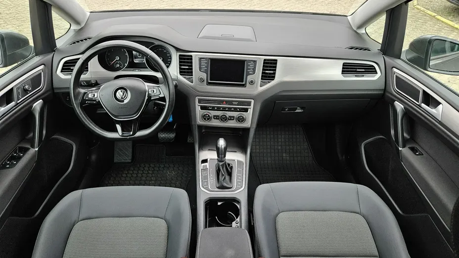 VOLKSWAGEN Golf Sportsvan -