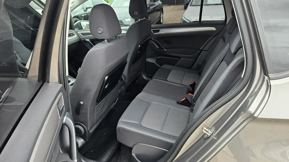 VOLKSWAGEN Golf Sportsvan -