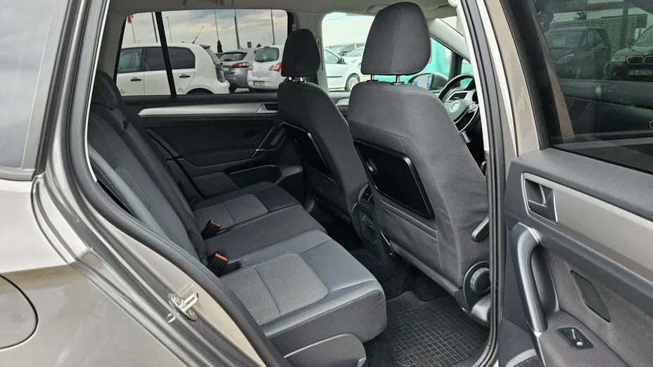 VOLKSWAGEN Golf Sportsvan -