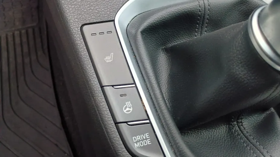 HYUNDAI i30 -