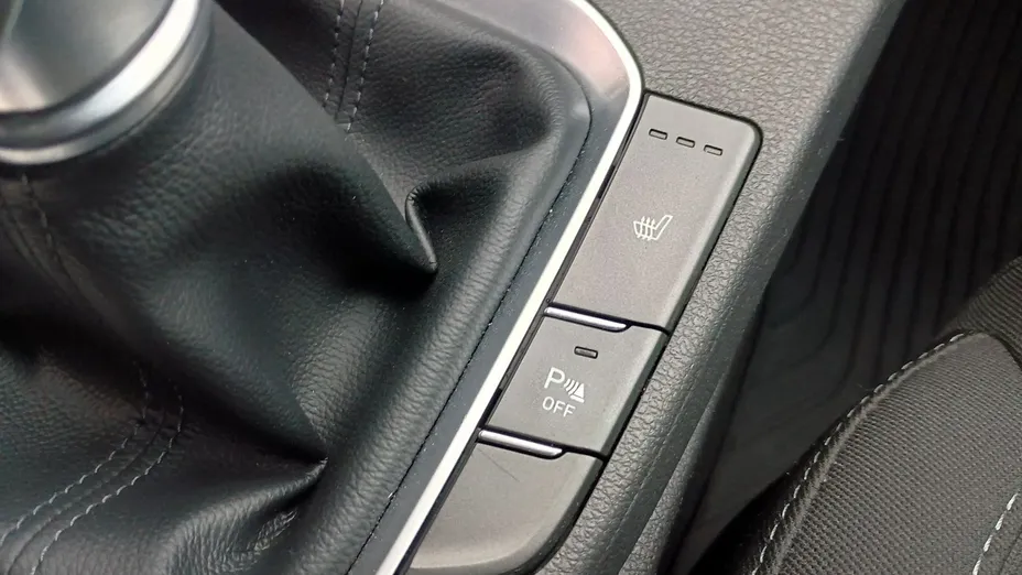 HYUNDAI i30 -
