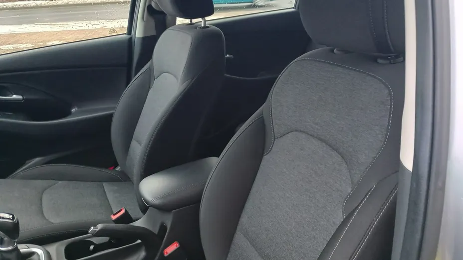 HYUNDAI i30 -