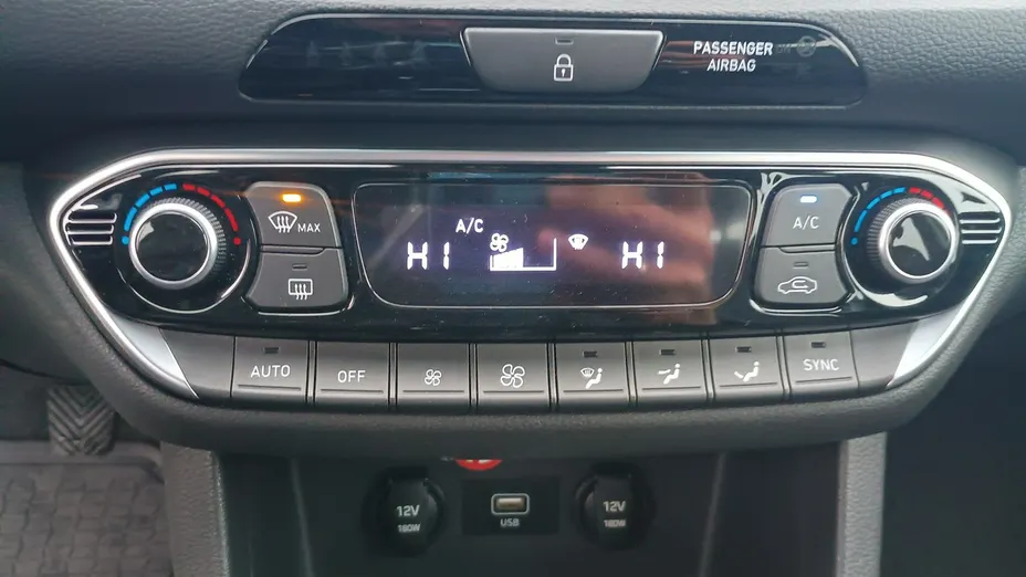 HYUNDAI i30 -